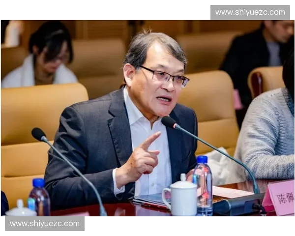 体育教练员在运动员成长与团队竞技中核心作用研究